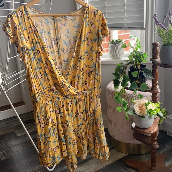 American Eagle Yellow Romper - Picture 2 of 4